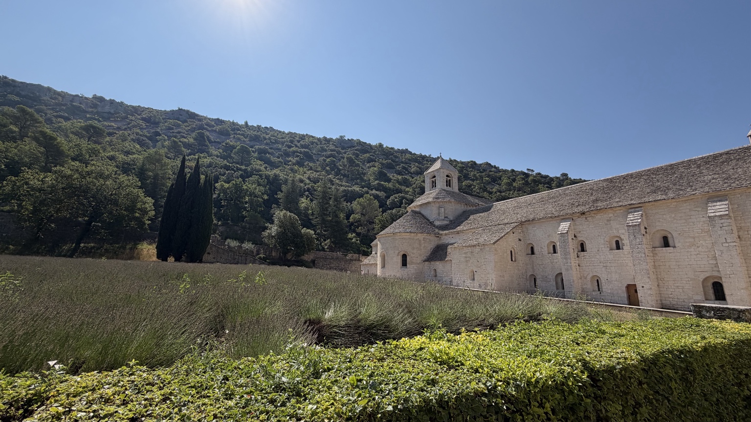 Abbaye de Sénanque onder de Provençaalse zon