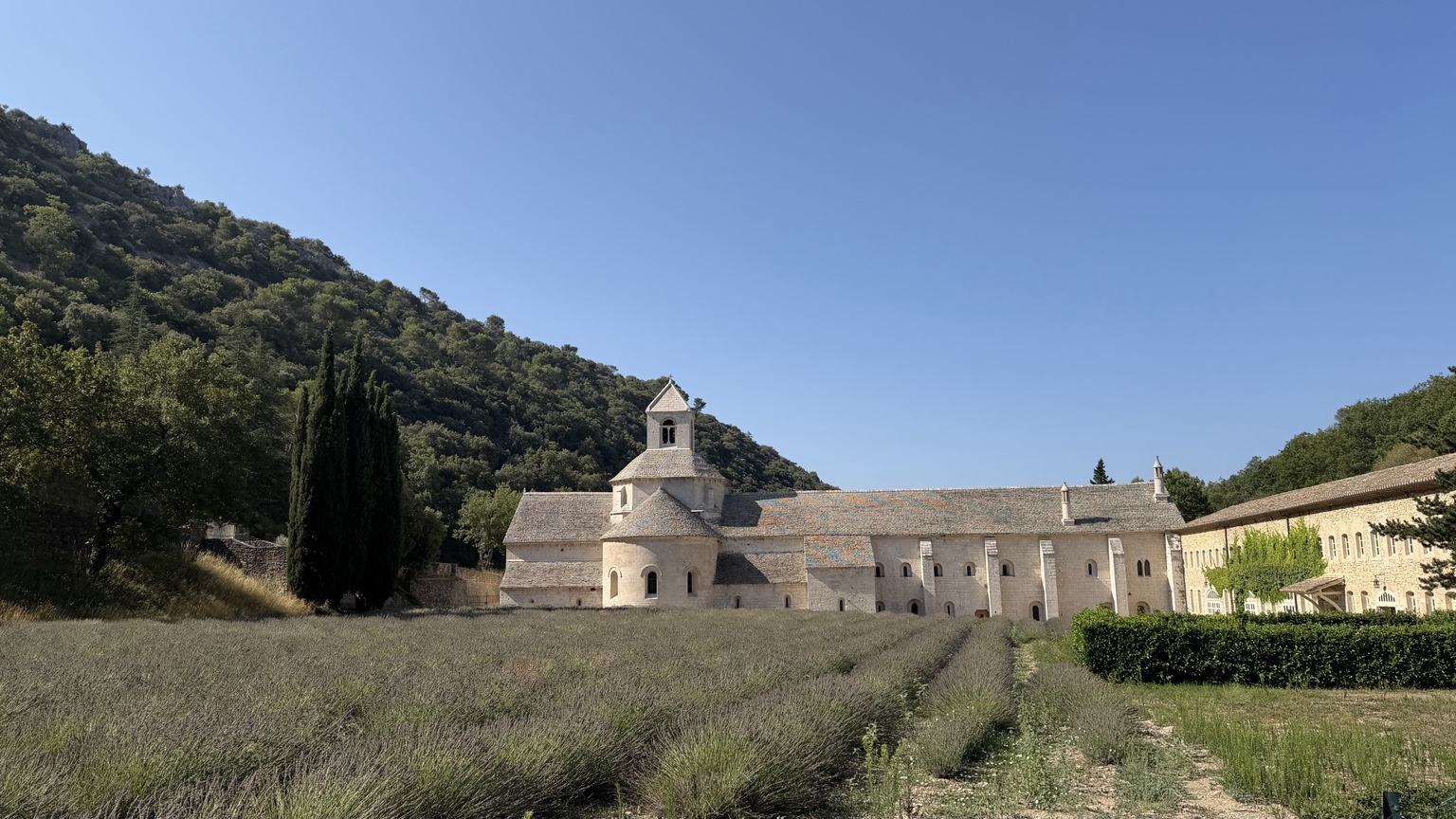 Abbaye Notre-Dame de Sénanque in haar groene dal